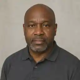 Photo of Australian player Daniel Bradford from Hobart who reviewed Casiny and stated that gambling is a game of chance and cannot be treated as a source of income